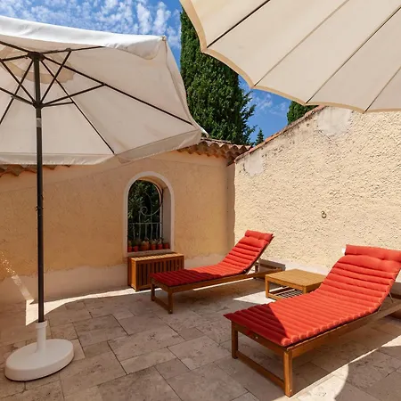 Le Clos De La Tour Villa